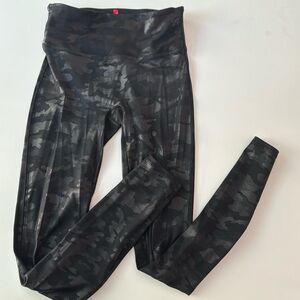 Spanx faux leather camo print leggings size small